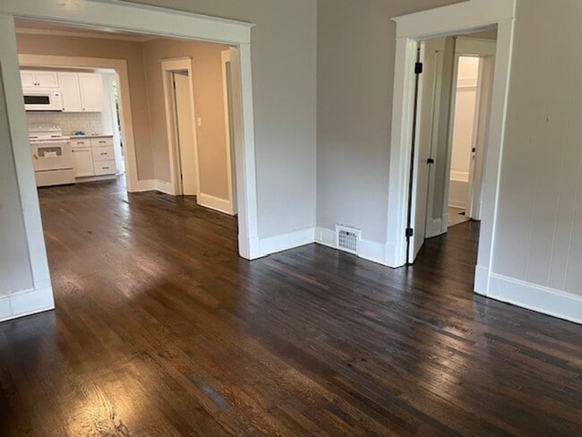 Photo - 2bd/1ba Bungalow Available Now!! Half off ...