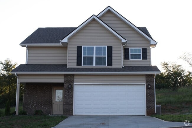 Building Photo - Maryville 37804 - 3 bedroom, 2.5 Bath home...