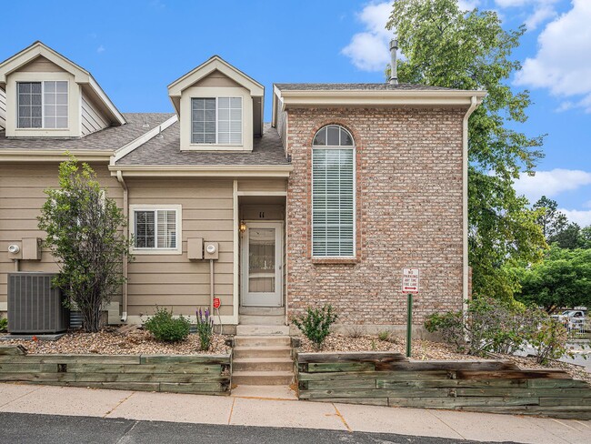 Light & Bright End Unit Townhouse - Light & Bright End Unit Townhouse