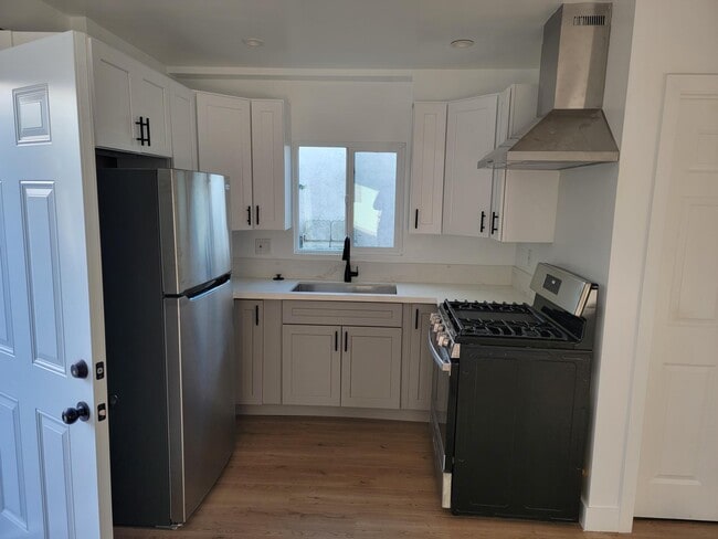 Photo - 8909 S Halldale Ave