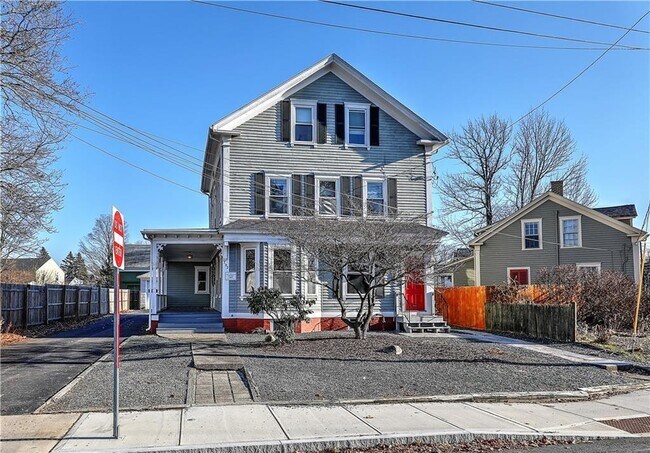 Building Photo - 292 Pleasant St Unit 1