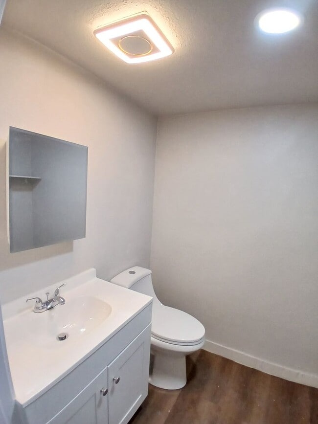 Photo - 305 N Lake Ave Unit Apt 1