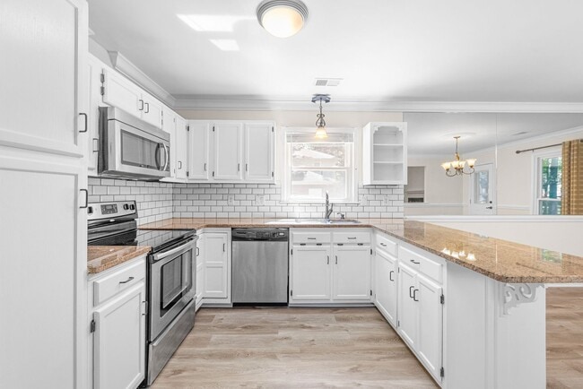 Building Photo - (Coming Soon) Beautiful Ranch Home in South Charlotte