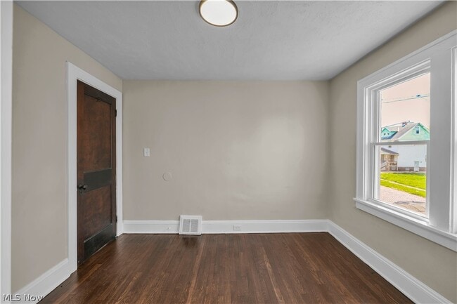 Photo - 8505 Bancroft Ave