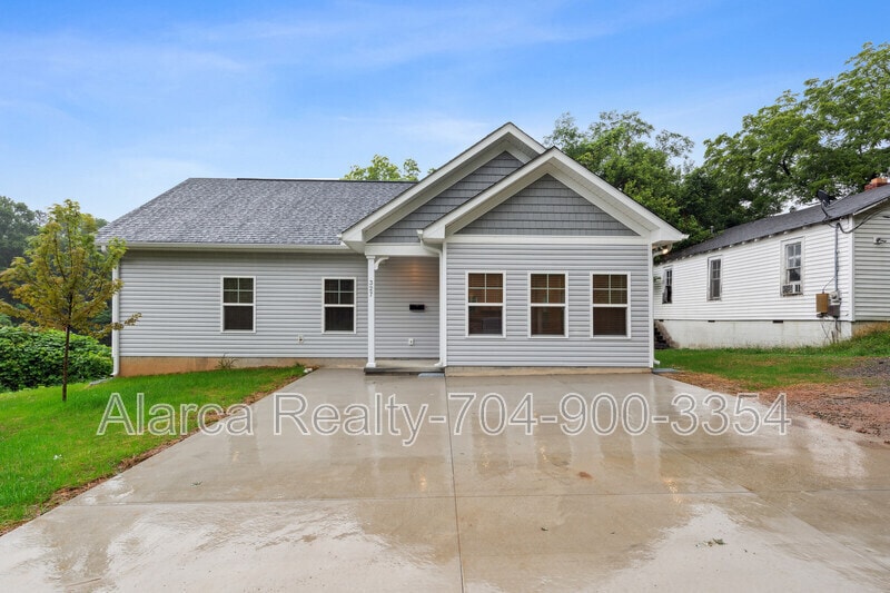 327 W Iredell Ave