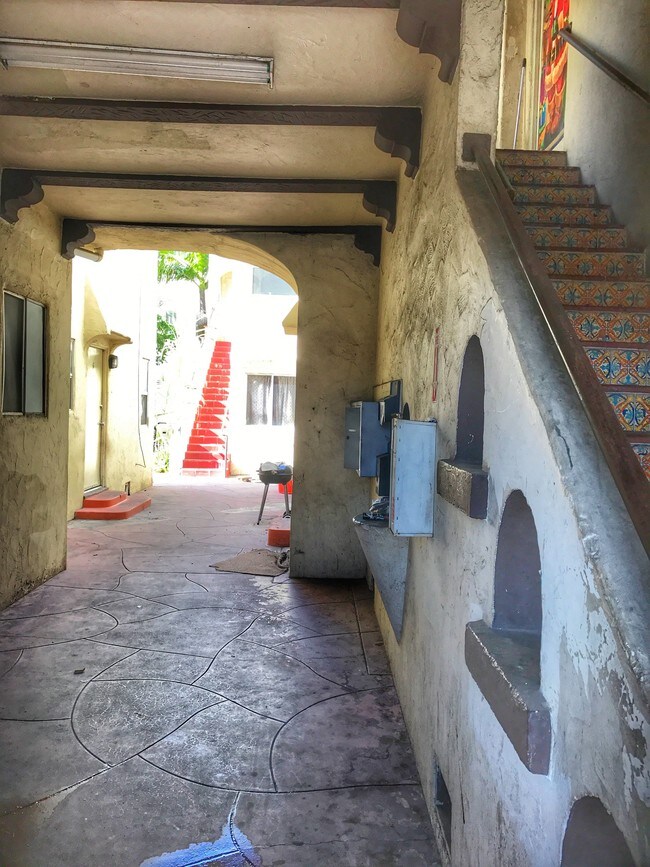 Photo - 2121 Long Beach Blvd