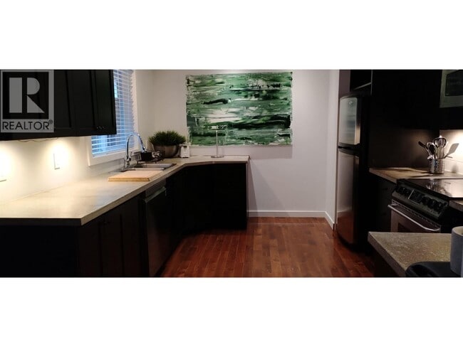 Photo - 2568 The Blvd