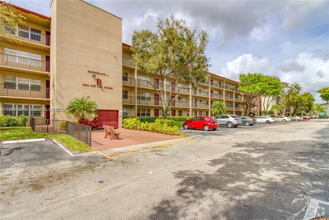 Building Photo - 850 SW 133rd Terrace Unit 217B Rental