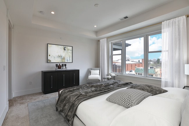 Unidad 209 Primaria - Residences at One Highland