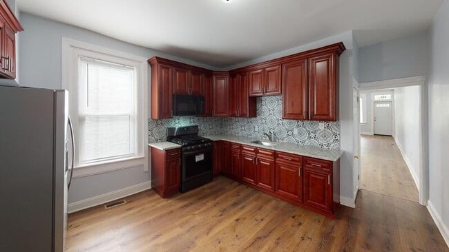 Building Photo - 706 E 43rd St
