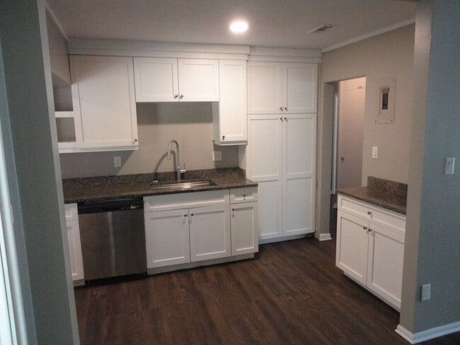 401 NW 36th Ter