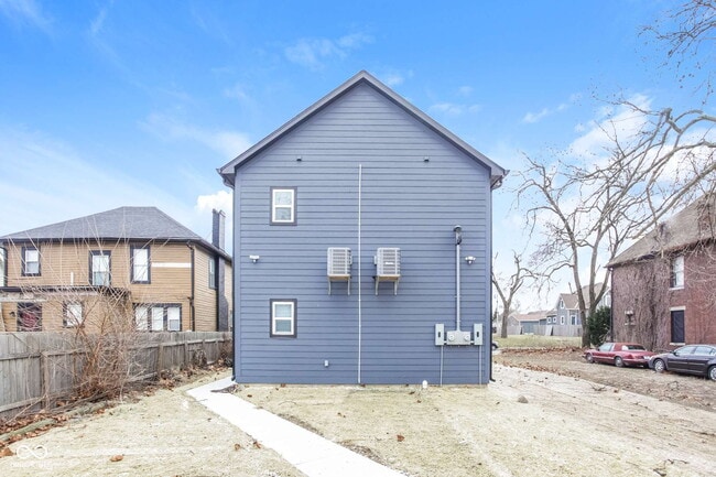 Building Photo - 43 N Randolph St