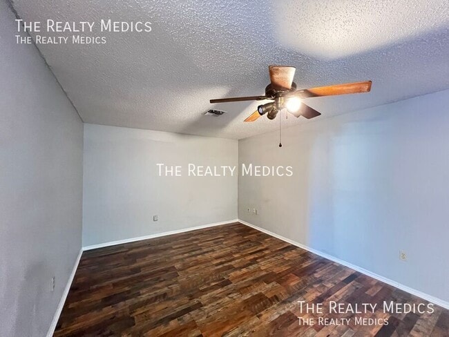 Photo - 203 Fernwood St