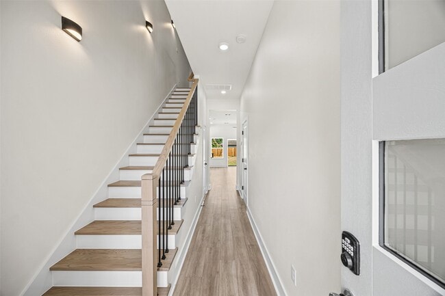 Photo - 443 Hahlo St