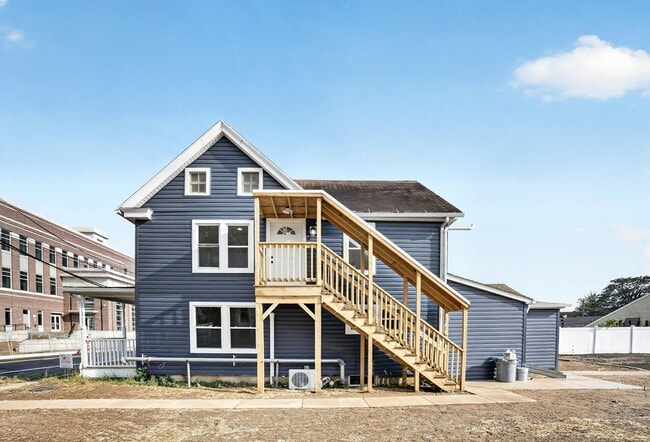 428 S Governors Ave
