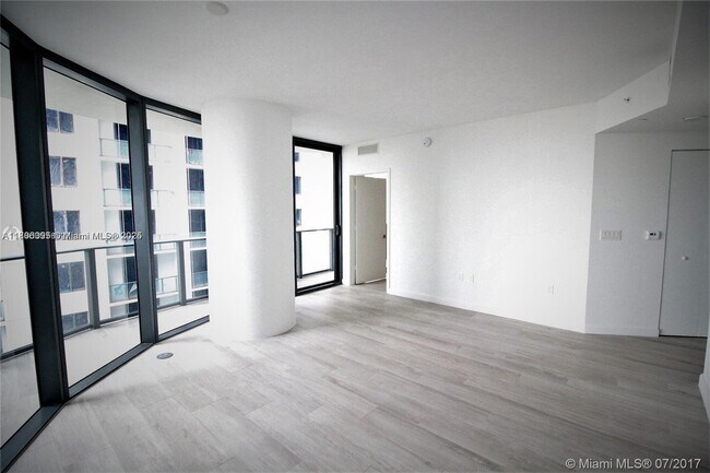 Photo - 55 SW 9th St Unidad 1608