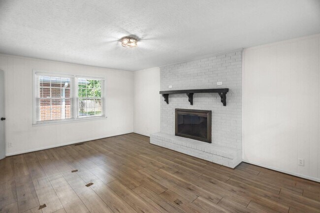 Photo - 1416 Two Notch Rd SE