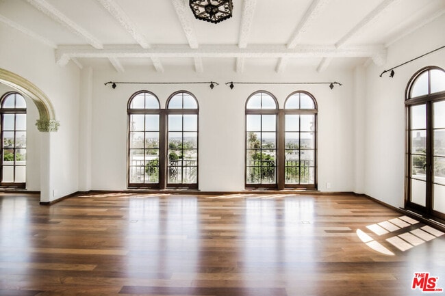 Building Photo - 1302 N Sweetzer Ave Unit 601 Rental