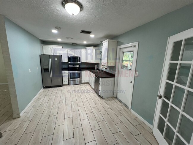 Photo - 210 57th St W