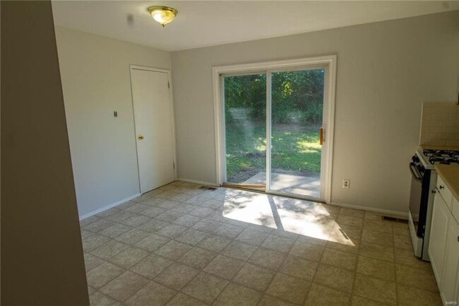 Photo - Spacious 3 bedroom 1.5 bath ranch