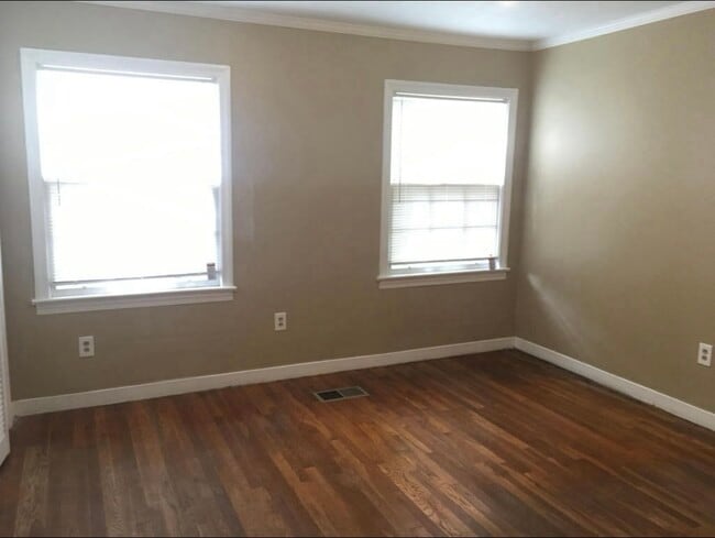 Photo - 325 E Northside Dr