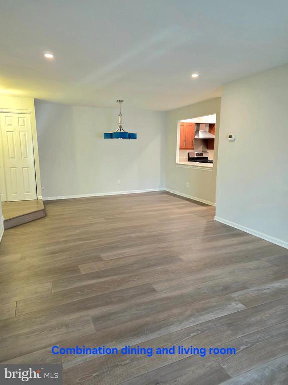 Building Photo - 5815 Cove Landing Rd Unit 204