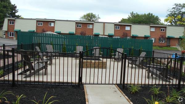 Fire Pit Area - The Lodge at River Village Rental