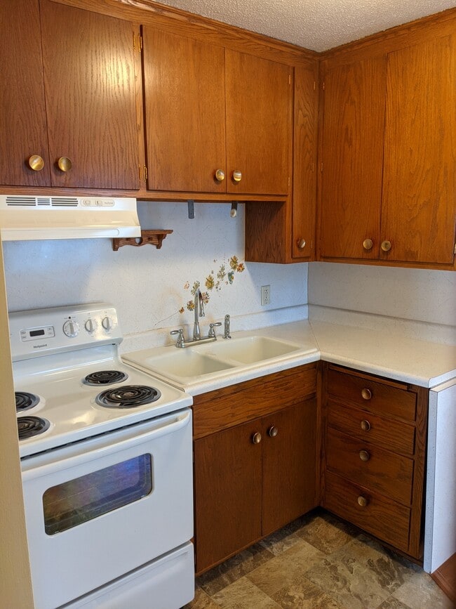Kitchen - 1916 N 44th Ave Unidad # 2