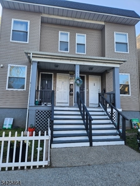 Building Photo - 310 Halsted St