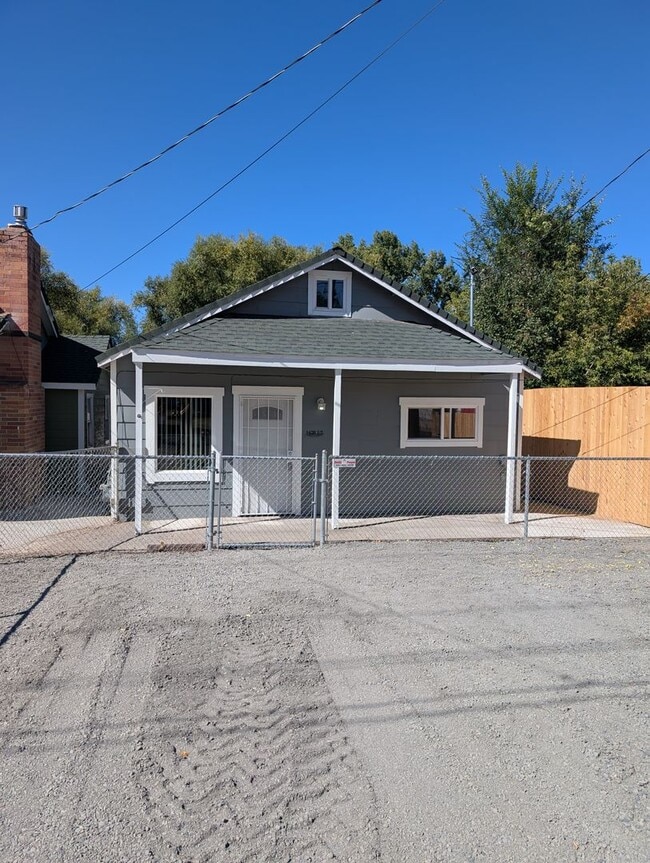 Building Photo - 2 Bedroom 1 Bath House