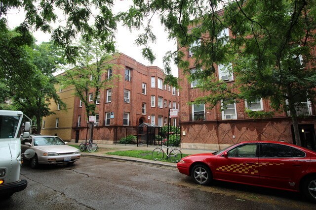 Photo - 1350.5 W Argyle St Apartment Unit 2E