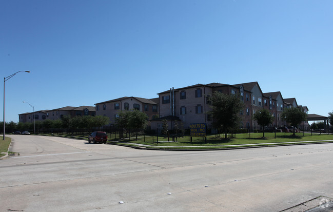 Building Photo - The Manor at Jersey Village Rental