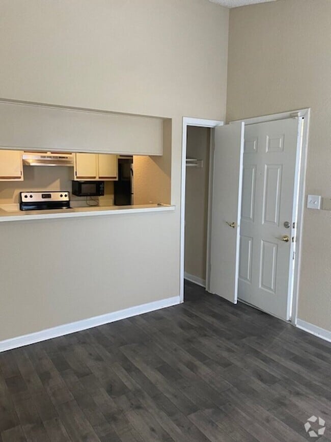 Building Photo - Regency Gardens B-201 Unit B201 Rental