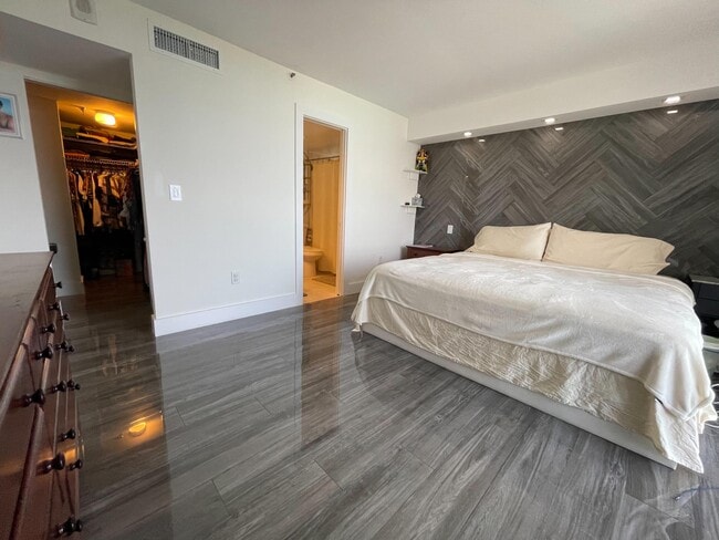 Photo - 2457 Collins Ave Unidad 504