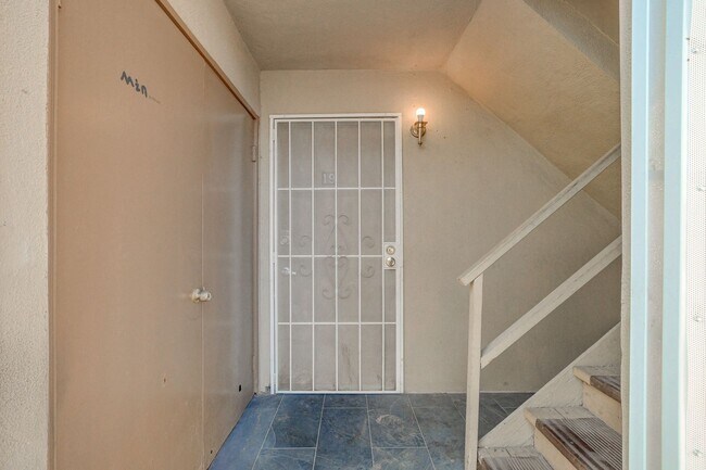 Photo - Completely Updated and Move-In Ready, 2 bedroom, 1 bath first floor unit! Unidad 19