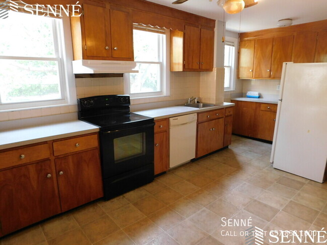 Building Photo - 1539 Cambridge St Unit 1R Rental
