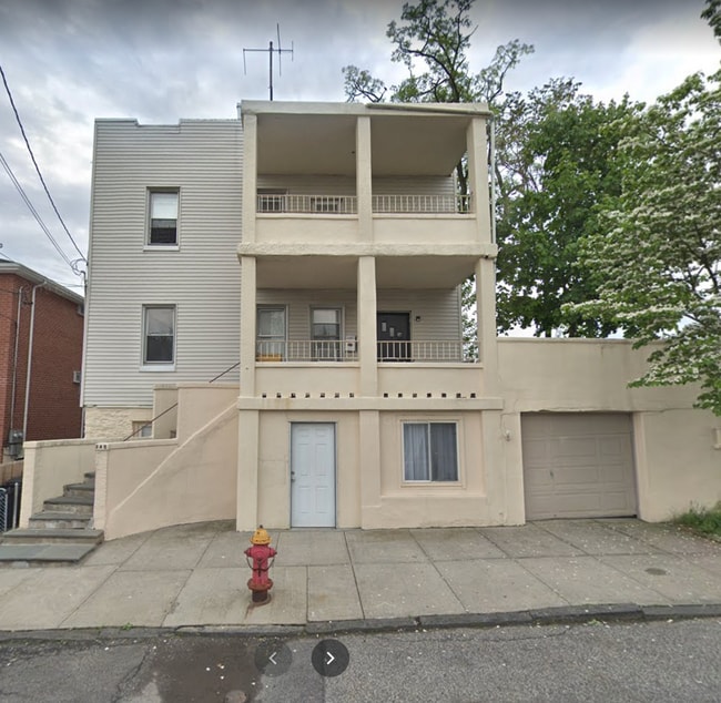 Propiedad exterior - 242 Glenhill Ave Unidad 3rd Floor