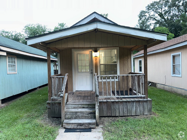 Building Photo - 1710 James St Unit Cottage 3 Rental