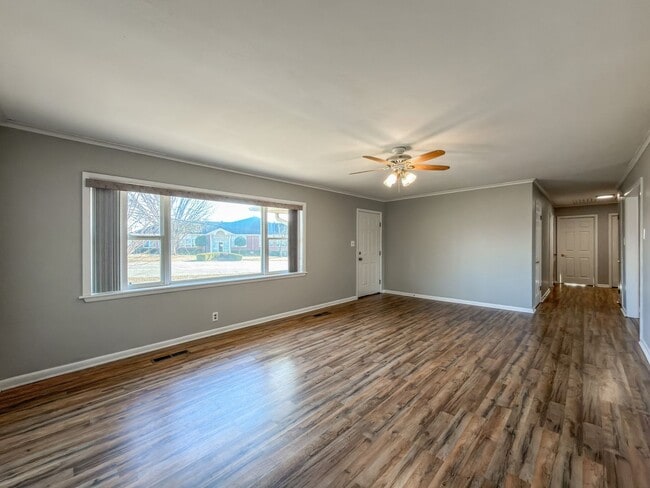 Photo - 419 N Main St