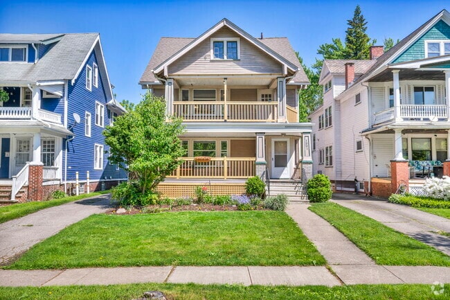 Building Photo - 1331 W 102nd St Unit 2 Rental