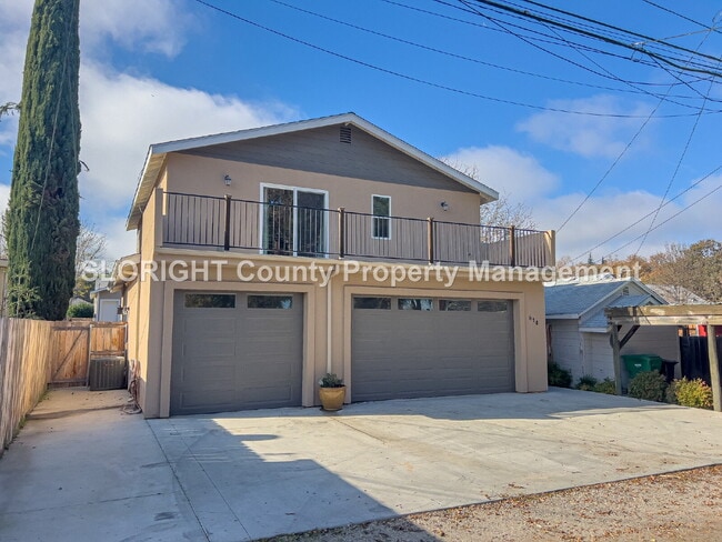 Building Photo - AVAILABLE NOW - Spacious Home Close to Downtown Paso Robles - 3 Bed / 2.5 Bath