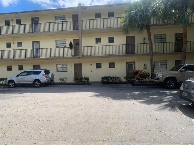Building Photo - 9150 NW 38th Dr Unit 212