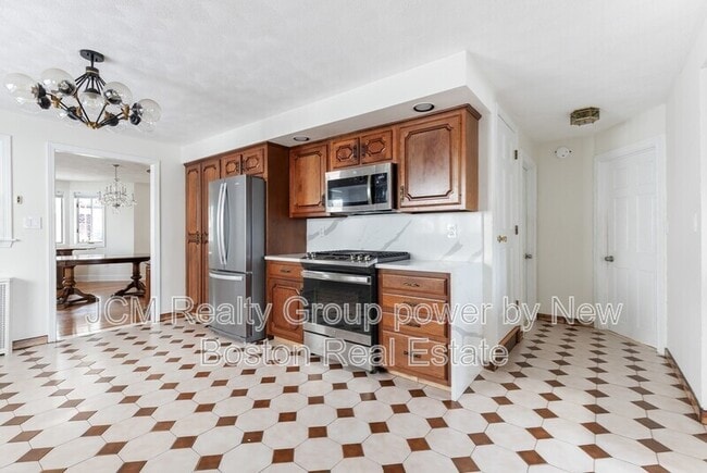 Building Photo - 18 Bailey St Unit 1 / 2nd Floor