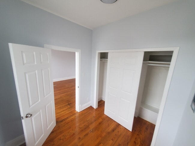 Building Photo - 426 E Jersey St Unit 2nd floor