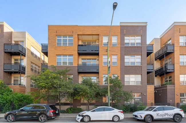 Building Photo - 2935 N Clybourn Ave Unit 301