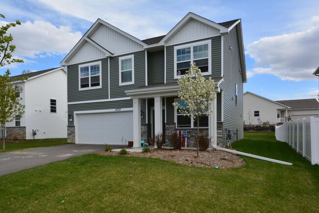 Building Photo - Beautiful 4-Bedroom Home with Modern Finishes & 2 Car Garage!