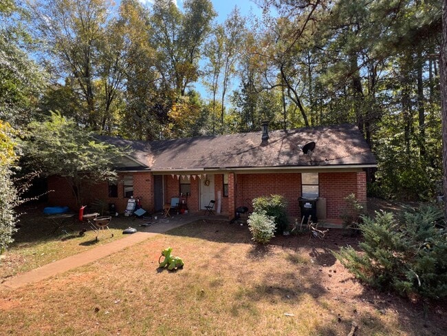 Building Photo - West Paces Unit 175
