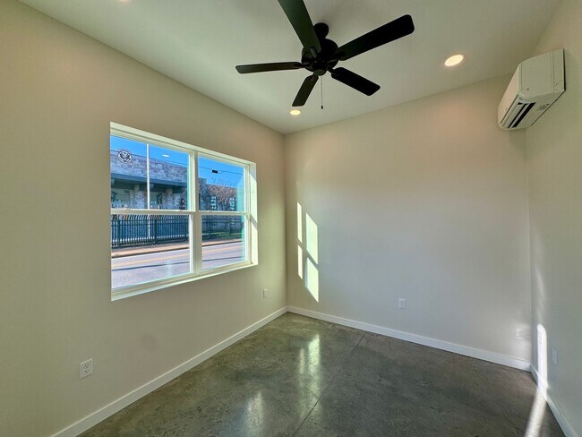 Photo - 1865 Zeta Way