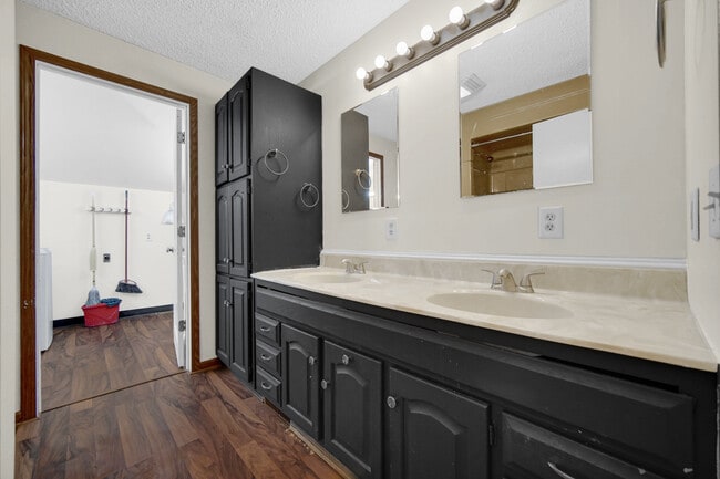 Photo - 2571 E Lincoln Hwy