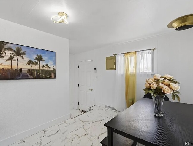 Photo - 307 E Oak St